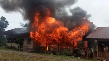 Sekolàh yang dibakar oleh OPM Papua. Foto : Ist