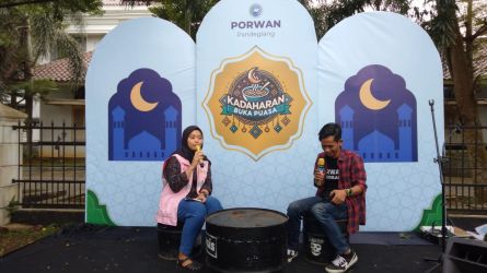 SOSIALISASI. Pihak ULP PLN Pandeglang sedang mensosialisasikan K3 di acara Bibir Ngabuburit Bazar Ramadan di Jalan Kesehatan-Pandeglang, Kamis (6/3).(pal)