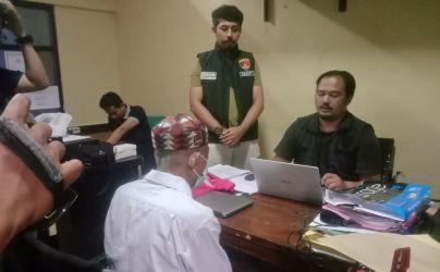 Terduga pelaku pencabulan saat dilakukan pemeriksaan di ruang Unit PPA Polres Pandeglang.