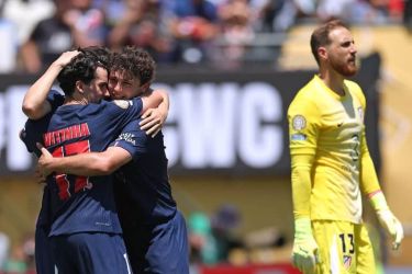 Selebrasi skuad PSG usai mencukur telak Atletico Madrid 4-0. Foto : Ist