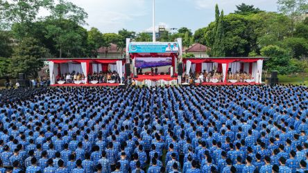 Barisan ribuan PPPK se-Tangsel saat menjalani pelantikan pada Senin (30/6).