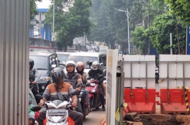 Krmacetan akibat pembangunan di Jalan TB Simatupang. Foto : RM