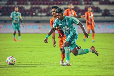 Laga Borneo FC vs PSBS Biak. Foto : Ist