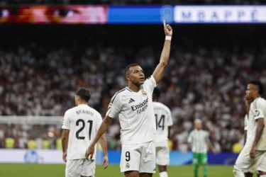 Selebrasi bomber Madrid Mbappe usai membobol gawang Real Oviedo. Foto : Ist