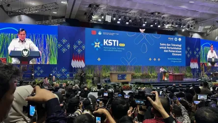 Presiden Prabowo saat memberikan sambutan di acara Konvensi Sains, Teknologi, dan Industri Indonesia (KSTI) 2025 di Bandung. Foto : Ist