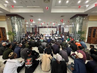 Ratusan Warga kembali datangi kantor DPRD Kota Tangsel untuk menjaga Gedung DPRD Kota Tangsel dari potensi adanya kelompok perusuh.