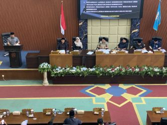 Anggota DPRD Pandeglang Daerah Pemilihan (Dapil) I, Tb Asep Rafiudin Arief, sedang menyampaikan hasil Reses III di Dapil I, pada saat Paripurna di DPRD Pandeglang, Rabu (17/9)