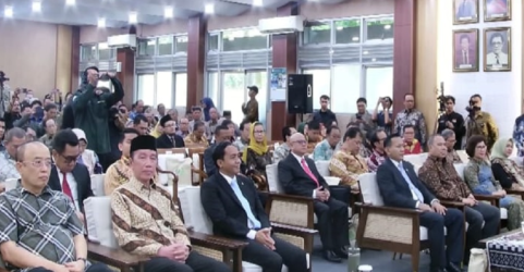 Mantan Presiden RI ke 7 Jokowi hadir dalam Rapat Senat Terbuka Dies Natalis ke-62 Fakultas Kehutanan UGM. Foto : Ist