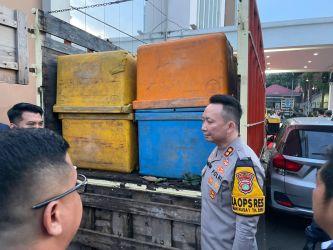 Polre Tangsel berhasil ungkap kasus benih lobster ilegal senilai Rp12 miliar. Hal itu disampaikan dalam jumpa pers pada Kamis (16/10) di Mapolres Tangsel, Serpong.