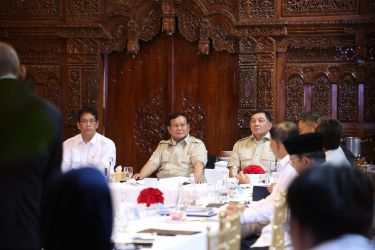 Presiden Prabowo saat memimpin rapat Kab8net Merah Putih di kediamannya Jalan Kertanegara