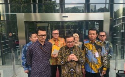 Gubernur Pramono saat berada d9 Gedung KPK. Foto : Ist
