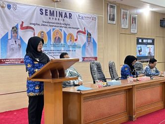 Bupati Raden Dewi Setiani saat membuka Seminar Hybrid di Oproom Setda Pandeglang, Kamis (27/11/2025).(Istimewa)
