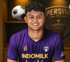 Pemain Persita Hokky Caraka. Foto : Ist