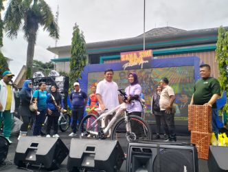 Sana Sini Seni Vol.2 yang berlangsung di halaman Kantor Kecamatan Pondok Aren, Jumat (14/11). (tangselpos.id/rmn)