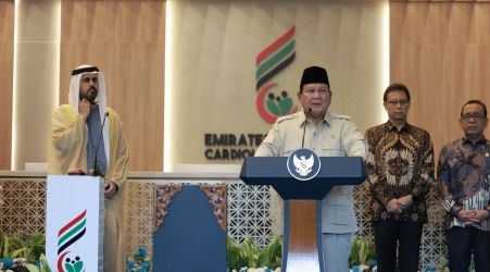 Presiden Prabowo didampingi Menkes , Menko PMK dan perwakilan dari Emirates. Foto : Ist