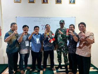 PEMILIHAN. Alip Sutrisno kembali terpilih menjadi Ketua RW 012 Kelurahan Pondok Benda, Minggu (2/11).