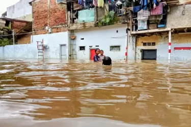 Banjir di daerah Bidara Cina. Foto : Ist