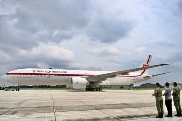 Pesawat Kepresidenan saat bertolak dari Halim menuju Inggris. Foto : Ist