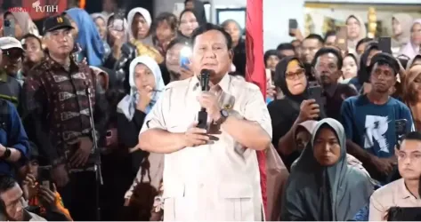 Presiden Prabowo melewatkan Tahun Baru 2026 berada ditengah-tengah pengungsi di Tapanuli Selstan. Foto : Ist