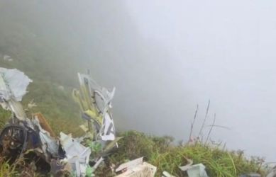 Serpihan pesawat ATR-500 ditemukan di Puncak Bukit Bulusaraung, Kabupaten Pangkep, Sulawesi Selatan. Foto : Ist