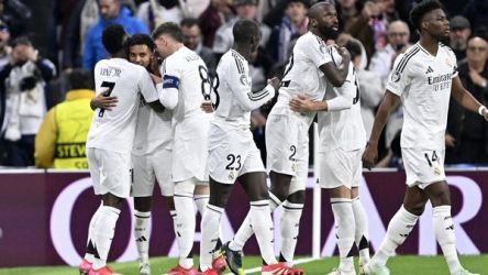 Selebrasi skuad Real Madrid usai bekuk Atletico Madrid 2-1. Foto : Ist