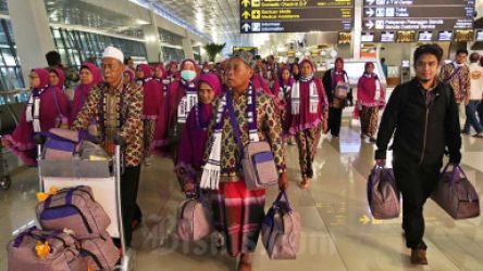 Jamaah umrah telah tiba kembali di Indonesia. Foto ; Ist