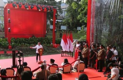 Gubernur Pramono saat meresmikan Taman Bendera Pusaka. Foto : Ist