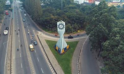 Landmark Jam Gede Jasa Jalan Jenderal Sudirman, Kelurahan Cikokol, Kecamatan Tangerang, Kota Tangerang.