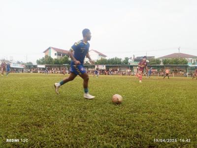 Adriano jadi andalan Diklat Pakujaya di sayap kanan, Minggu (19/04/2026). (tangselpos.id).