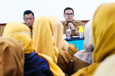 Wakil Wali Kota Tangsel, Pilar Saga Ichsan saat memimpin forum evaluasi dan monitoring BLUD bidang Kesehatan, Senin (26/4).