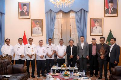 Gubernur Andra Soni saat menerima kunjungan PT Solusindo Sampah Energi. Foto : Ist