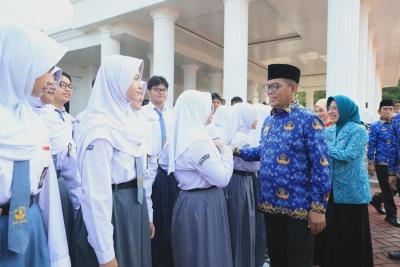 Gubernur Andra Soni pada acara Hari Pendidikan Nasional 2026 di KP3B Serang. Foto : Ist