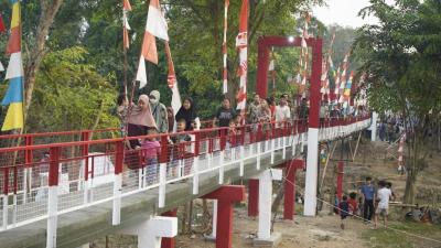 Jembatan Garuda di Kampung Dukuh, Desa Patrasana, Kecamatan Kresek, Tangerang. Foto : Ist