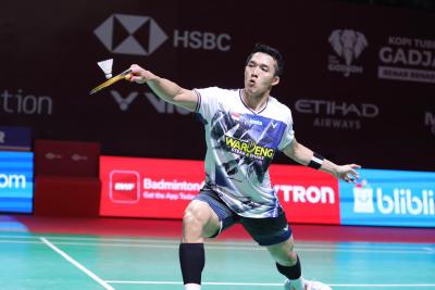 Jonatan Christie berhasil mengatasi perlawanan pemain Jepang, Yushi Tanaka, dalam dua gim langsung. Foto : Ist