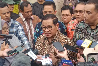 Gubernur Pramono Anung saat konferensi pers. Foto : Ist