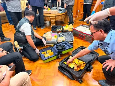 Penampakan 74kg emas dari rumah di kawasan Sentul. Foto : Ist