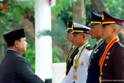 Presiden Prabowo di Istana Negara melantik 1.177 Perwira Remaja TNI-POLRI. Foto : Ist