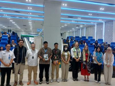 MAHASISWA. Dinas Pariwisata saat menyambut empat mahasiswa mancanegara yang berkunjung ke Tangsel.