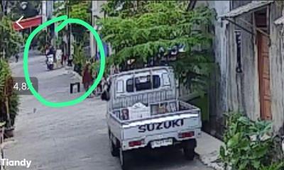 AKSI JAMBRET - Terlihat rekaman CCTV emak-emak diduga menjadi korban penjambretan. Peristiwa itu terjadi di Jalan Melon, Kelurahan Benda Baru, Pamulang.