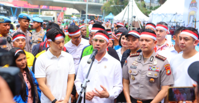 Utusan Khusus Presiden Bidang Pembinaan Generasi Muda dan Pekerja Seni Raffi Ahmad bersama mahasiswa. (Foto : RM/Imam K)