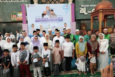 Bupati Tangerang Moch. Maesyal Rasyid dalam kegiatan Tangerang Bersyukur di Masjid Al-Amjad. Foto : Humas Kab. Tangerang