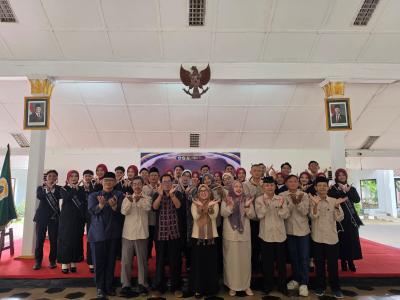 Sebanyak 22 calon Duta Koperasi Kabupaten Lebak yang terdiri dari 11 peserta pria dan 11 peserta wanita resmi dikukuhkan sebelum menjalani masa karantina.(Istimewa)