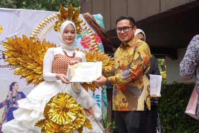 Wakil Wali Kota Tangerang Selatan Pilar Saga Ichsan menghadiri kegiatan The Soul of Batik di kawasan Bintaro, Tangerang Selatan, Minggu (4/10/2026). (Dok. Hotel)